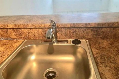 Condo in North Miami, Florida, 1 bedroom  № 1890825 - photo 2
