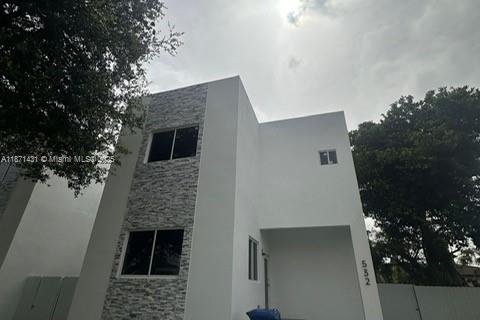 House in Fort Lauderdale, Florida 3 bedrooms, 153.29 sq.m. № 1919982 - photo 1