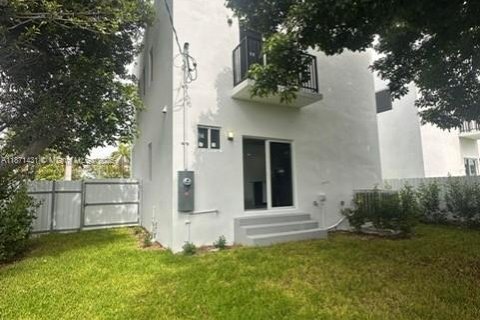 House in Fort Lauderdale, Florida 3 bedrooms, 153.29 sq.m. № 1919982 - photo 17
