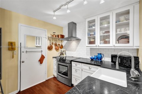 Купить кондоминиум в Холливуд, Флорида 2 спальни, 97.55м2, № 1990859 - фото 4