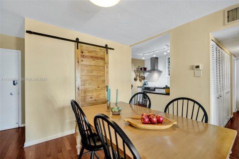 Купить кондоминиум в Холливуд, Флорида 2 спальни, 97.55м2, № 1990859 - фото 10