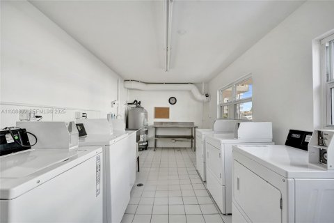 Купить кондоминиум в Холливуд, Флорида 2 спальни, 97.55м2, № 1990859 - фото 26