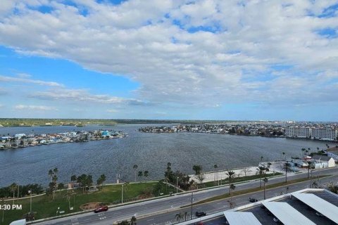 Condo in Redington Shores, Florida, 1 bedroom  № 1534934 - photo 4