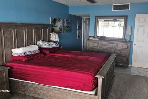 Condo in Redington Shores, Florida, 1 bedroom  № 1534934 - photo 10