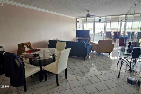 Condo in Redington Shores, Florida, 1 bedroom  № 1534934 - photo 7