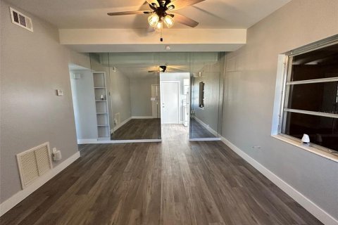 Villa ou maison à louer à Port Charlotte, Floride: 2 chambres, 60.2 m2 № 1833054 - photo 2
