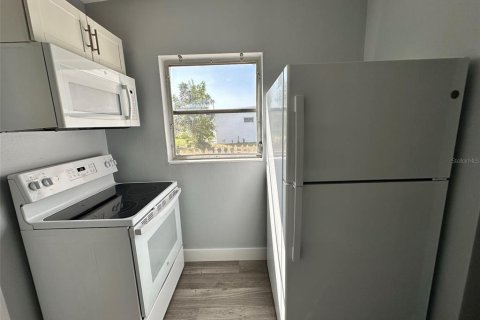 Casa en alquiler en Port Charlotte, Florida, 2 dormitorios, 60.2 m2 № 1833054 - foto 5