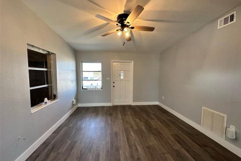 Casa en alquiler en Port Charlotte, Florida, 2 dormitorios, 60.2 m2 № 1833054 - foto 3