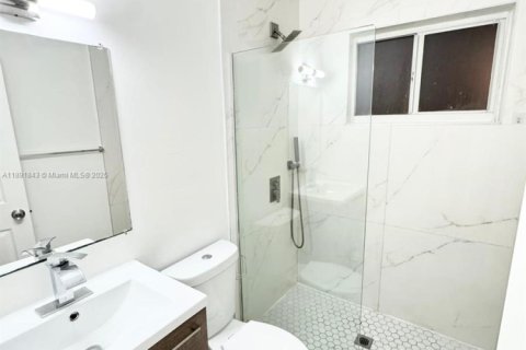 Propiedad comercial en venta en Miami Beach, Florida № 1943984 - foto 14