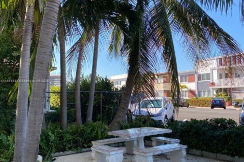 Propiedad comercial en venta en Miami Beach, Florida № 1943984 - foto 8