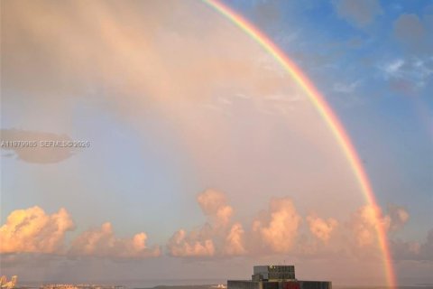 Кондоминиум с 2 спальнями в Майами, Флорида № 2046728