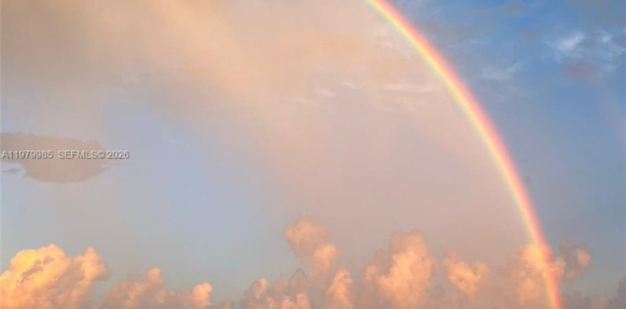 Кондоминиум с 2 спальнями в Майами, Флорида № 2046728