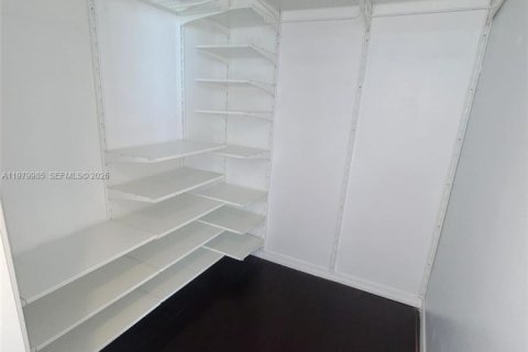 Снять в аренду кондоминиум в Майами, Флорида 2 спальни, 130.06м2, № 2046728 - фото 9