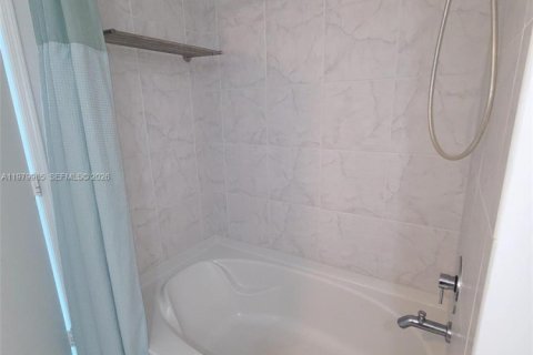 Снять в аренду кондоминиум в Майами, Флорида 2 спальни, 130.06м2, № 2046728 - фото 17