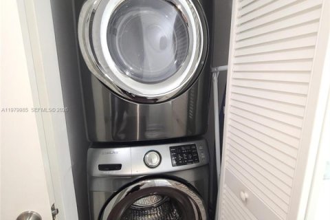 Снять в аренду кондоминиум в Майами, Флорида 2 спальни, 130.06м2, № 2046728 - фото 18