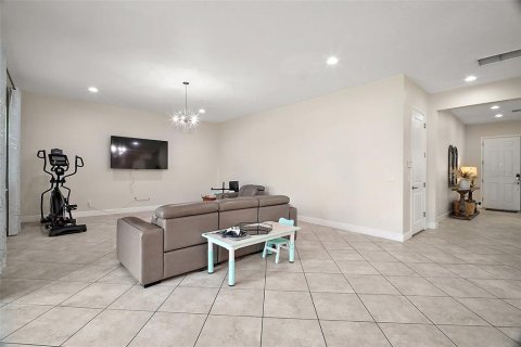 Villa ou maison à louer à Davenport, Floride: 5 chambres, 280.29 m2 № 2342409 - photo 9