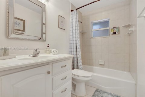 Immobilier commercial à vendre à Vero Beach, Floride: 287.9 m2 № 2268530 - photo 12