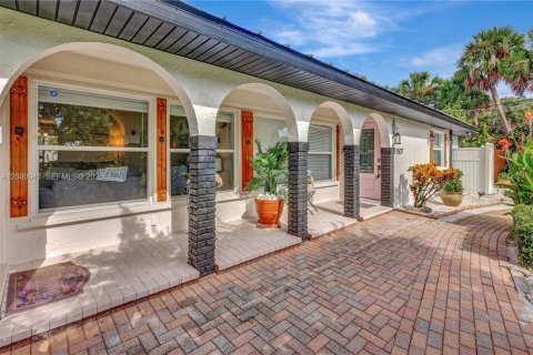 Immobilier commercial à vendre à Vero Beach, Floride: 287.9 m2 № 2268530 - photo 3