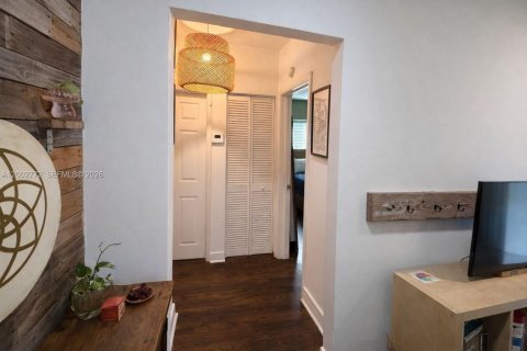 Villa ou maison à louer à Miami, Floride: 3 chambres, 99.41 m2 № 2066566 - photo 19