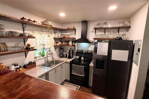 Villa ou maison à louer à Miami, Floride: 3 chambres, 99.41 m2 № 2066566 - photo 10