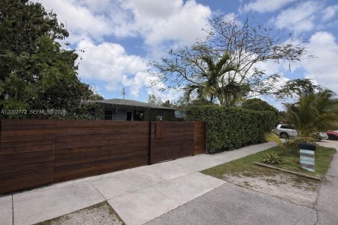 Villa ou maison à louer à Miami, Floride: 3 chambres, 99.41 m2 № 2066566 - photo 5