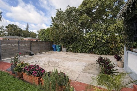Villa ou maison à louer à Miami, Floride: 3 chambres, 99.41 m2 № 2066566 - photo 4