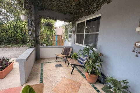 Villa ou maison à louer à Miami, Floride: 3 chambres, 99.41 m2 № 2066566 - photo 2