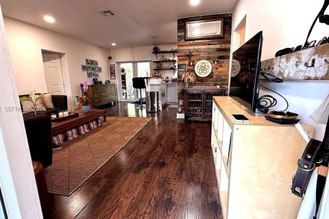 Villa ou maison à louer à Miami, Floride: 3 chambres, 99.41 m2 № 2066566 - photo 8