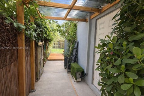 Villa ou maison à louer à Miami, Floride: 3 chambres, 99.41 m2 № 2066566 - photo 6