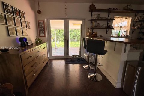 Villa ou maison à louer à Miami, Floride: 3 chambres, 99.41 m2 № 2066566 - photo 15