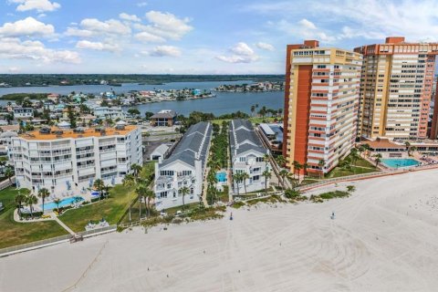 Touwnhouse à vendre à Redington Shores, Floride: 2 chambres, 114.92 m2 № 2212074 - photo 2