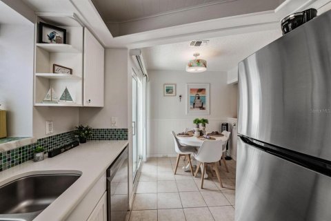Touwnhouse à vendre à Redington Shores, Floride: 2 chambres, 114.92 m2 № 2212074 - photo 20