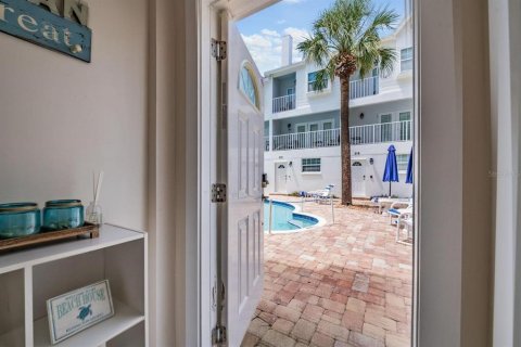 Touwnhouse à vendre à Redington Shores, Floride: 2 chambres, 114.92 m2 № 2212074 - photo 6