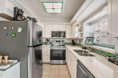 Touwnhouse à vendre à Redington Shores, Floride: 2 chambres, 114.92 m2 № 2212074 - photo 18