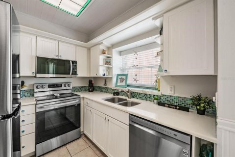 Touwnhouse à vendre à Redington Shores, Floride: 2 chambres, 114.92 m2 № 2212074 - photo 19