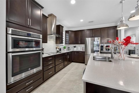 House in Riverview, Florida 6 bedrooms, 397.25 sq.m. № 2091894 - photo 19