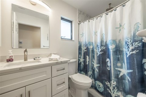 Commercial property in North Fort Myers, Florida 4 bedrooms, 268.12 sq.m. № 2386680 - photo 22