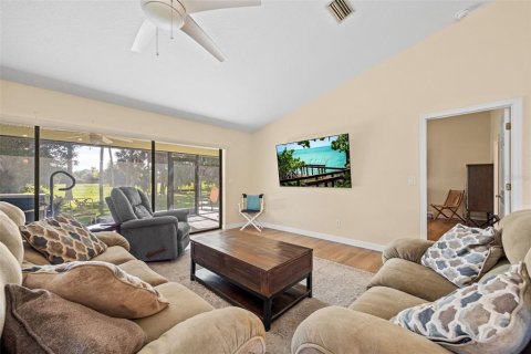 Commercial property in North Fort Myers, Florida 4 bedrooms, 268.12 sq.m. № 2386680 - photo 14