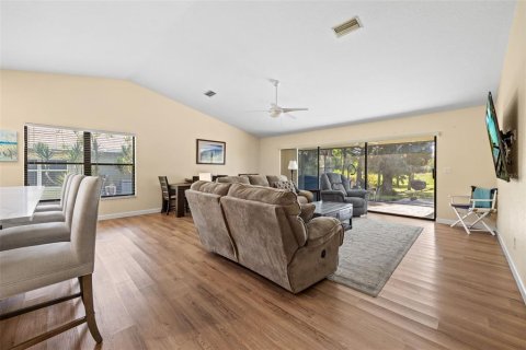 Commercial property in North Fort Myers, Florida 4 bedrooms, 268.12 sq.m. № 2386680 - photo 12