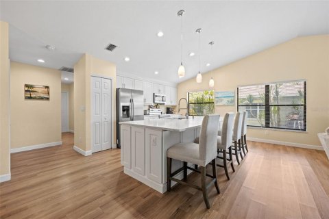 Commercial property in North Fort Myers, Florida 4 bedrooms, 268.12 sq.m. № 2386680 - photo 7
