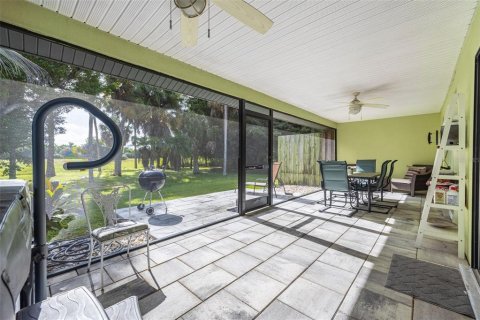Commercial property in North Fort Myers, Florida 4 bedrooms, 268.12 sq.m. № 2386680 - photo 25