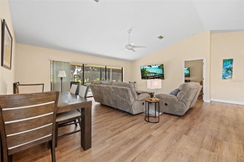 Commercial property in North Fort Myers, Florida 4 bedrooms, 268.12 sq.m. № 2386680 - photo 13