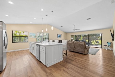 Commercial property in North Fort Myers, Florida 4 bedrooms, 268.12 sq.m. № 2386680 - photo 6