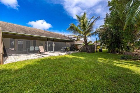 Commercial property in North Fort Myers, Florida 4 bedrooms, 268.12 sq.m. № 2386680 - photo 30