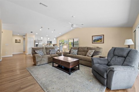 Commercial property in North Fort Myers, Florida 4 bedrooms, 268.12 sq.m. № 2386680 - photo 16