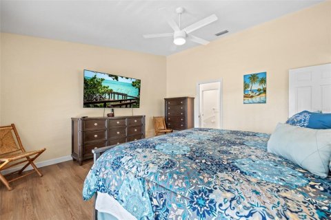 Commercial property in North Fort Myers, Florida 4 bedrooms, 268.12 sq.m. № 2386680 - photo 17