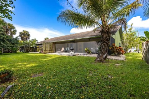 Commercial property in North Fort Myers, Florida 4 bedrooms, 268.12 sq.m. № 2386680 - photo 29