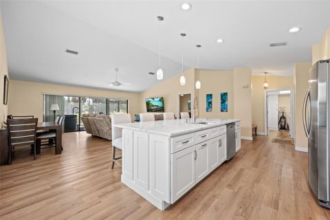 Commercial property in North Fort Myers, Florida 4 bedrooms, 268.12 sq.m. № 2386680 - photo 11
