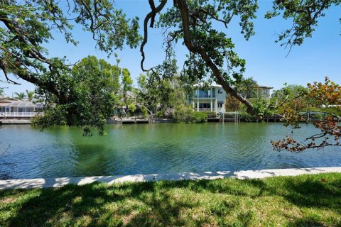 House in Sarasota, Florida 3 bedrooms, 231.88 sq.m. № 1718259 - photo 1