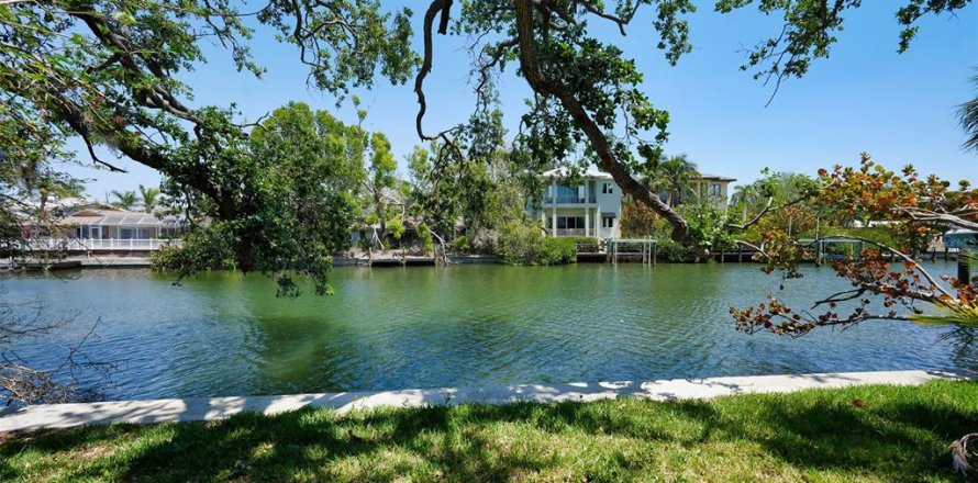 House in Sarasota, Florida 3 bedrooms, 231.88 sq.m. № 1718259